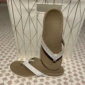Vionic Tide Perf Toe-Post Flip Flop